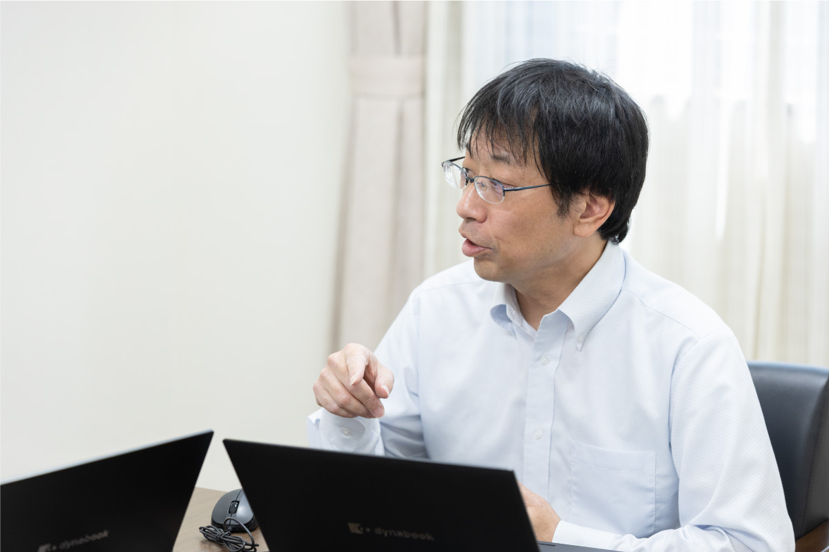 白鶴酒造株式会社様のDX・ITシステム室のかたに「Victory-ONE G4」を導入した経緯と導入後の効果、社内におけるDX化の課題をお伺いした様子